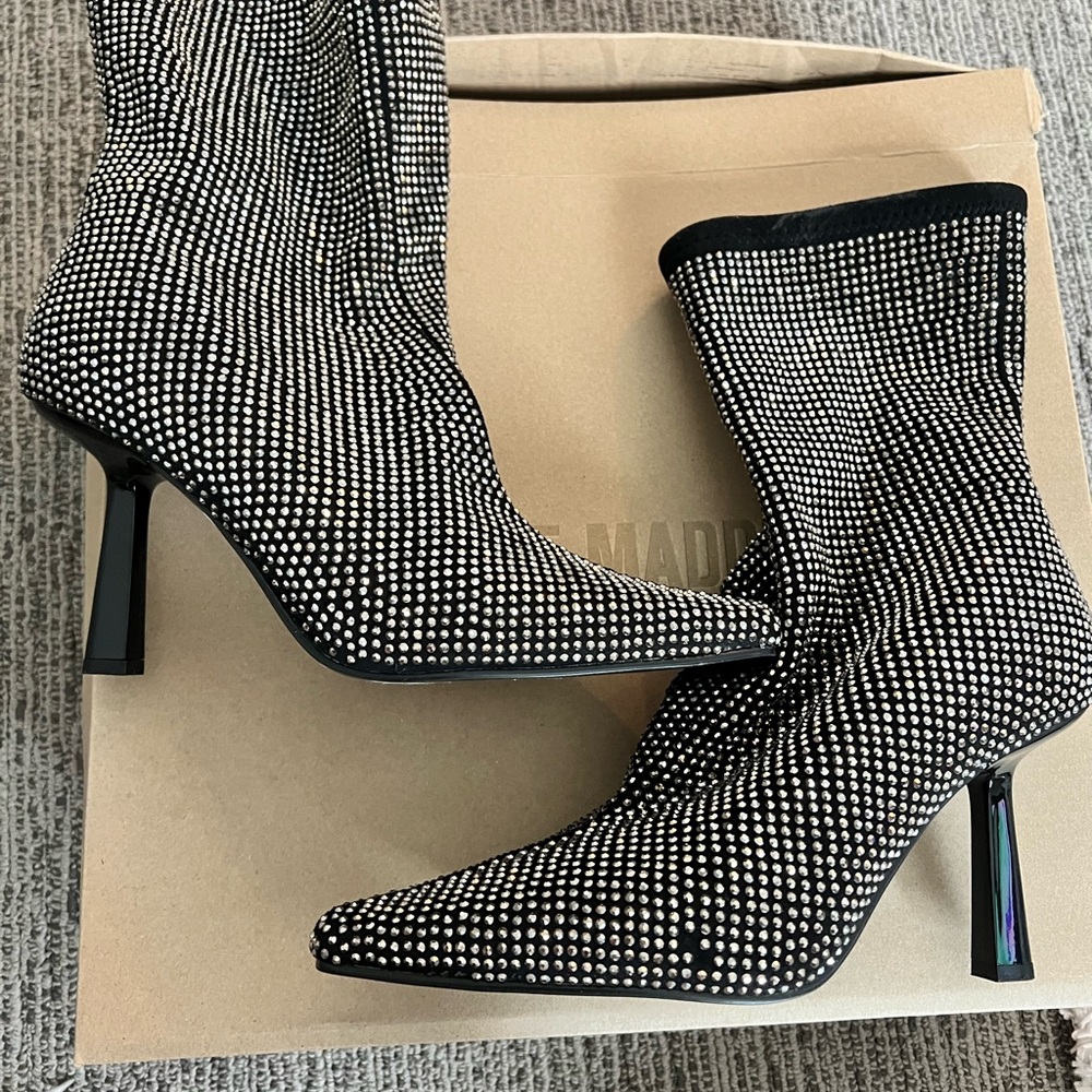 Steve Madden Vakay women’s rhinestone booties